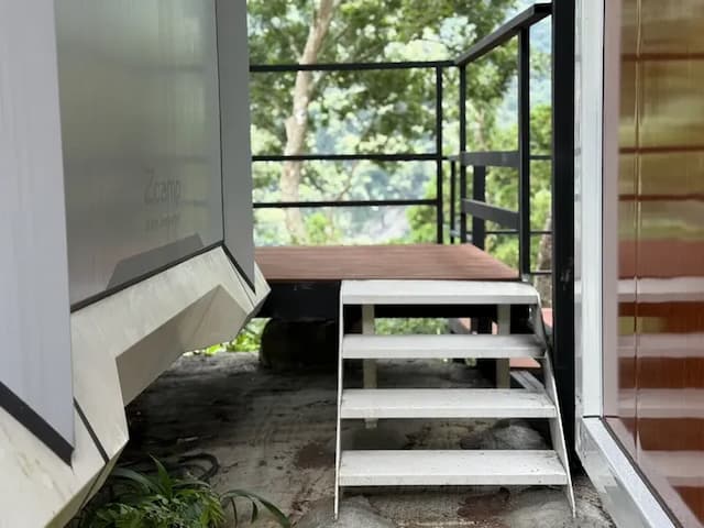 虹夕尖石免搭帳露營區｜獨家8折起！寵物友善、高海拔、鄰近青蛙石天空步道-"虹夕伴山" 太空艙 A1-9