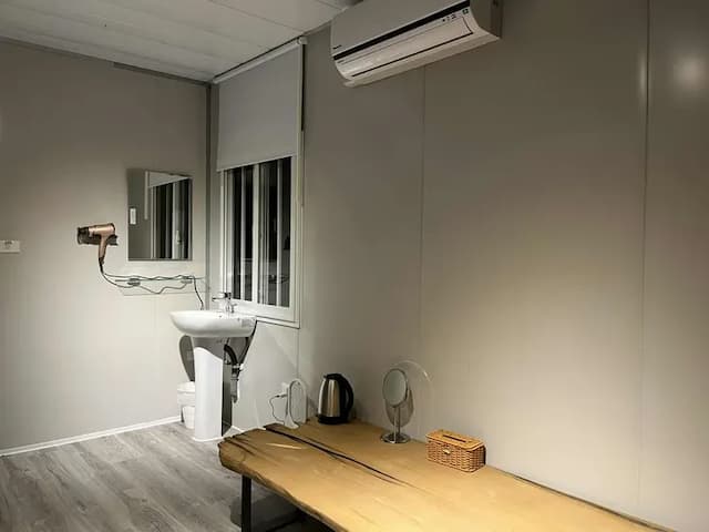 虹夕尖石免搭帳露營區｜獨家8折起！寵物友善、高海拔、鄰近青蛙石天空步道-"虹夕伴山" 組合屋 H1-2