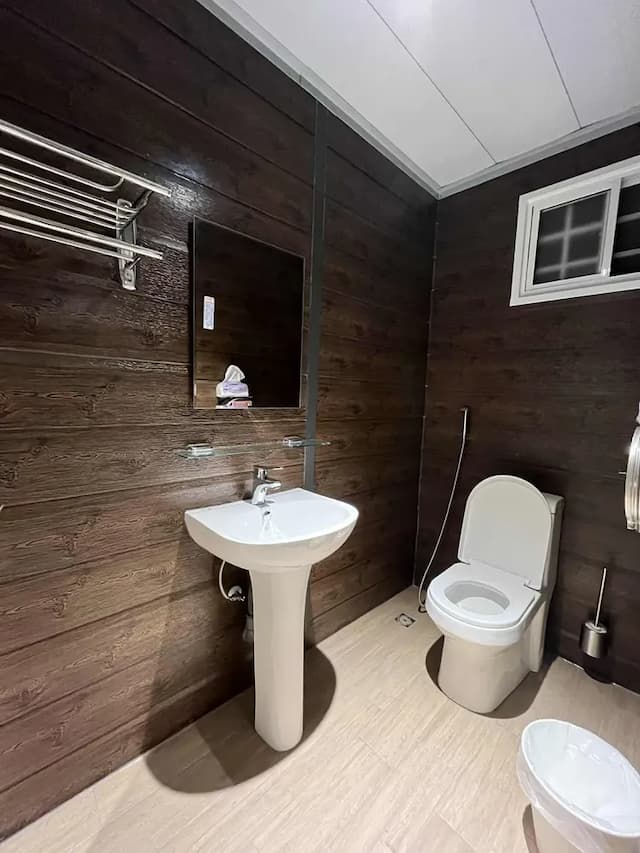 虹夕尖石免搭帳露營區｜獨家8折起！寵物友善、高海拔、鄰近青蛙石天空步道-"虹夕伴山" 組合屋 H1-5