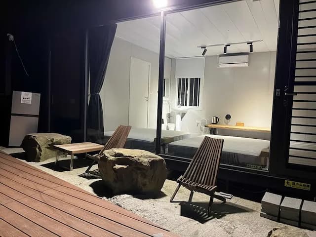 虹夕尖石免搭帳露營區｜獨家8折起！寵物友善、高海拔、鄰近青蛙石天空步道-"虹夕伴山" 組合屋 H1-6