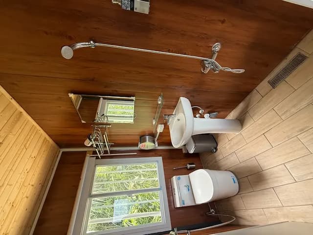 虹夕尖石免搭帳露營區｜獨家8折起！寵物友善、高海拔、鄰近青蛙石天空步道-"虹夕伴山" 組合屋 H2-5