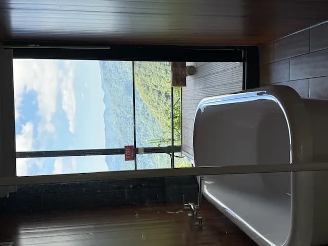 虹夕尖石免搭帳露營區｜獨家8折起！寵物友善、高海拔、鄰近青蛙石天空步道-"虹夕伴山" 組合屋 H2-6