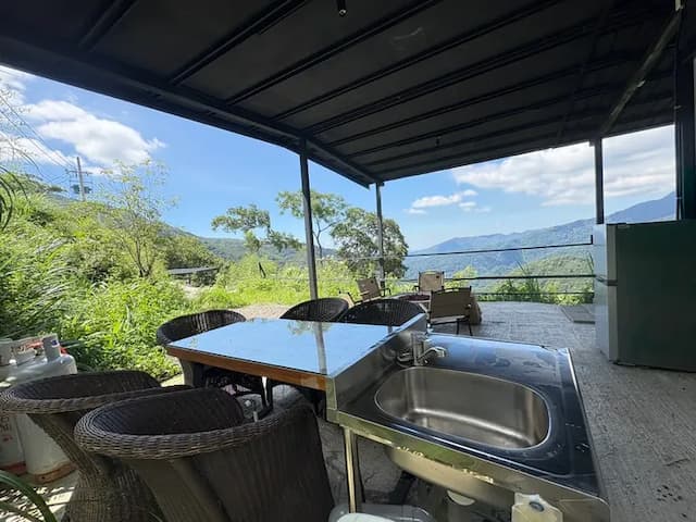 虹夕尖石免搭帳露營區｜獨家8折起！寵物友善、高海拔、鄰近青蛙石天空步道-"虹夕伴山" 組合屋 H2-4