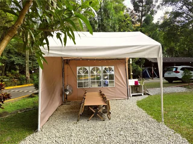 南庄春友彩虹民宿【一泊三食】南庄老街旁 ｜輕露營草皮客廳帳｜ 烤肉套餐｜鬆餅體驗｜早餐｜森林戲水池-樓中樓十人房｜景觀戲水池、趣味釣魚池、適合親子出遊-9