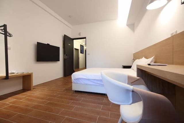 奇幻225 | 優質親子電梯民宿 | 花蓮火車站-經典雙人房—附陽台-2