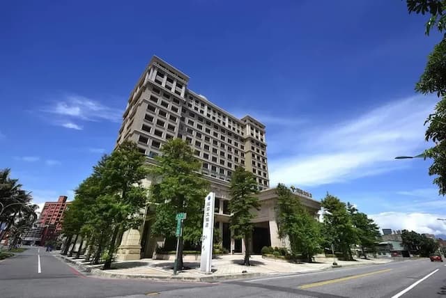 福容大飯店花蓮館 | 可選購海景房型-市景客房(兩小床)-5