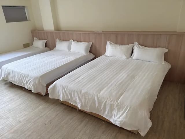 慢且洄瀾文旅飯店｜花蓮市中心美食吃不停｜香榭大道上-經濟五人房 - 無停車位-1