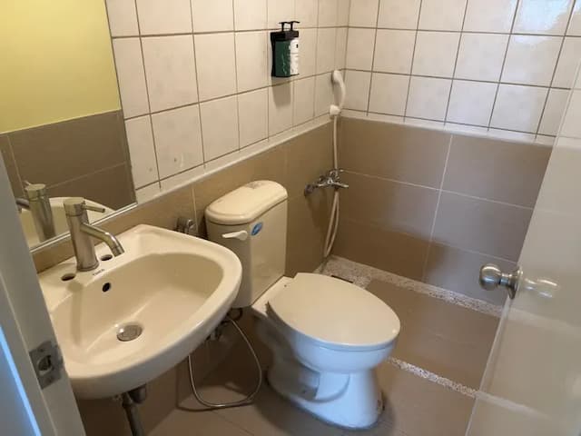 慢且洄瀾文旅飯店｜花蓮市中心美食吃不停｜香榭大道上-經濟五人房 - 無停車位-5