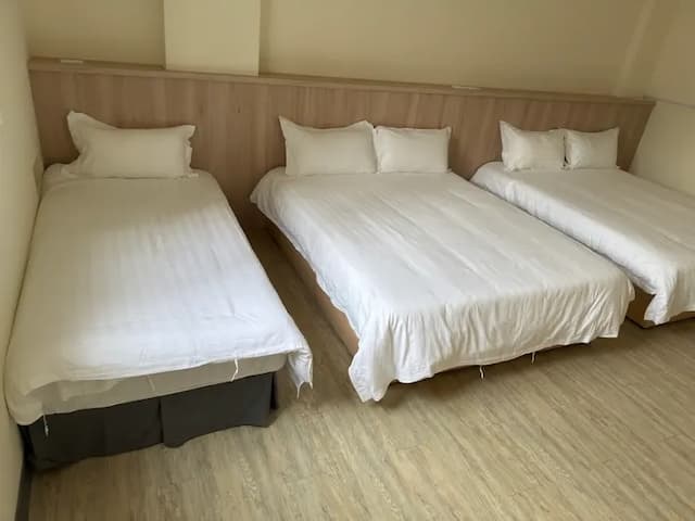 慢且洄瀾文旅飯店｜花蓮市中心美食吃不停｜香榭大道上-經濟五人房 - 無停車位-6