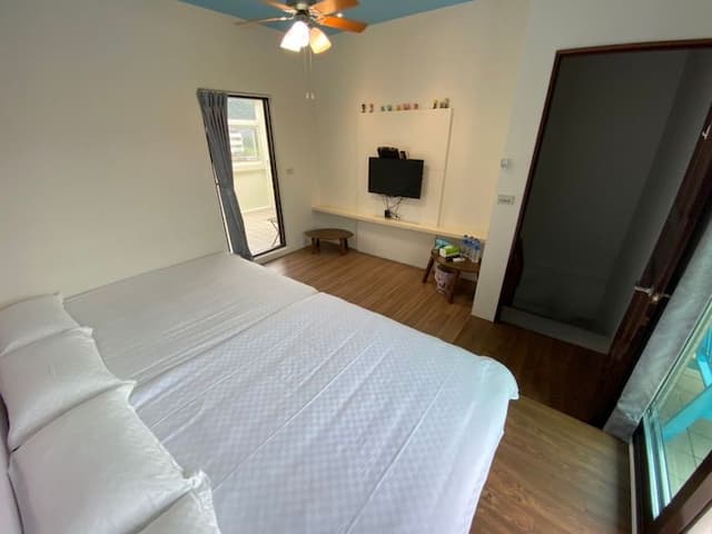 Sunny day-Small Quadruple Room-2