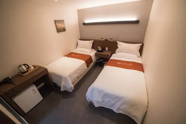 Calistar Hotel-Twin Room, Private Bathroom-5