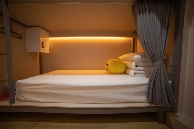 Calistar Hotel-Shared Dormitory, Women only (2 Beds)-3