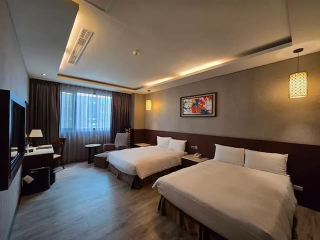 冠閣大飯店 l 消毒完善、兒童球池-『獨家專案』寵泊四人房-1