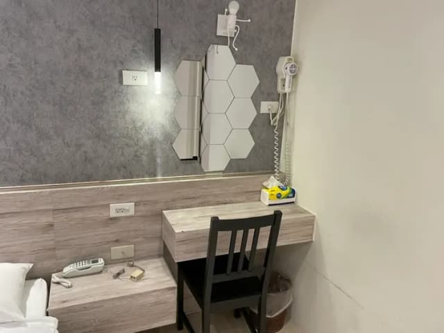 和興大飯店-精緻雙人房-8