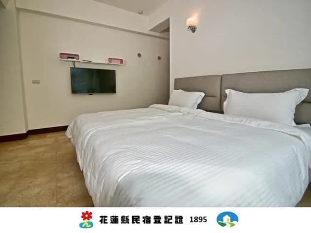 JOYFUL B&B-Triple Room (balcony)-6