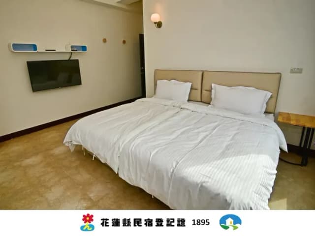 JOYFUL B&B-Triple Room (balcony)-3