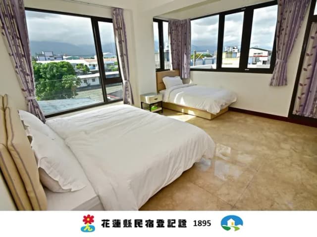 JOYFUL B&B-Triple Room (balcony)-1