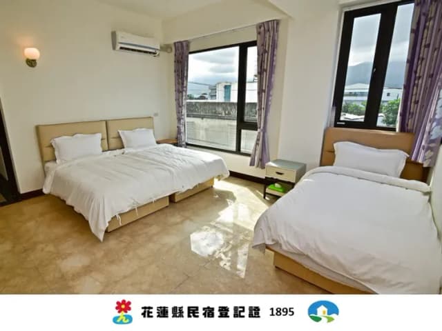 JOYFUL B&B-Triple Room (balcony)-2