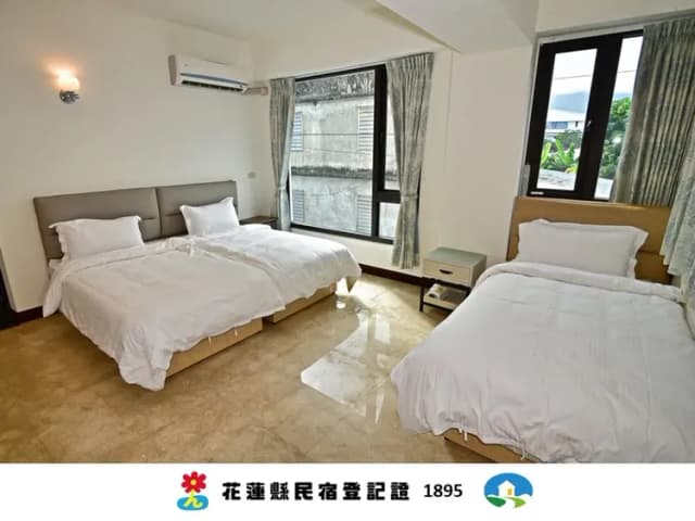JOYFUL B&B-Triple Room (balcony)-5