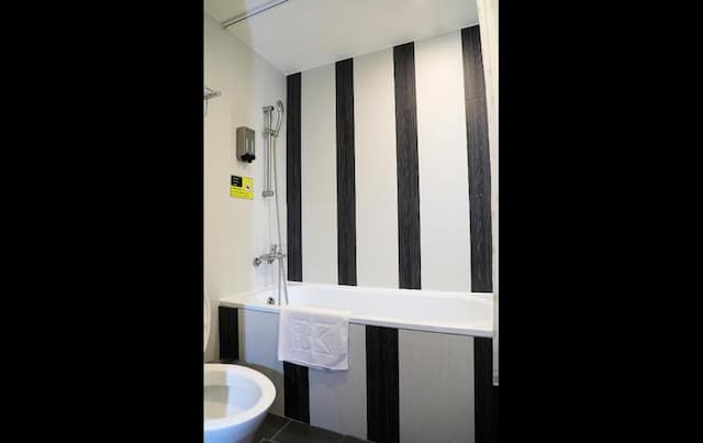 Wholesome Hotel-Standard Double Room - with window-5