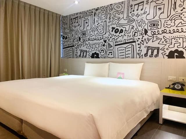 Wholesome Hotel-Superior Double Room with Window and Bathtub-1