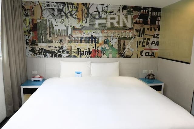 Wholesome Hotel-Superior Double Room with Window and Bathtub-8