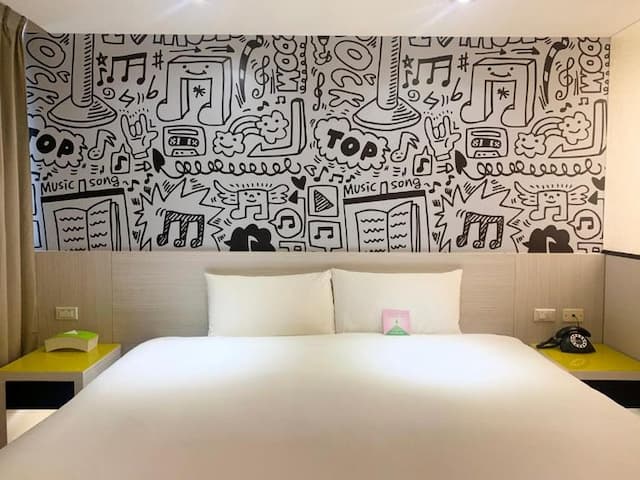 Wholesome Hotel-Superior Double Room with Window and Bathtub-4