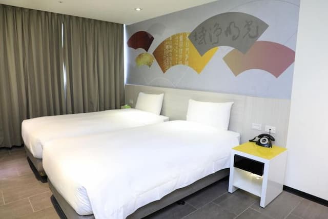 Wholesome Hotel-Superior Twin Room with Window and Bathtub-1