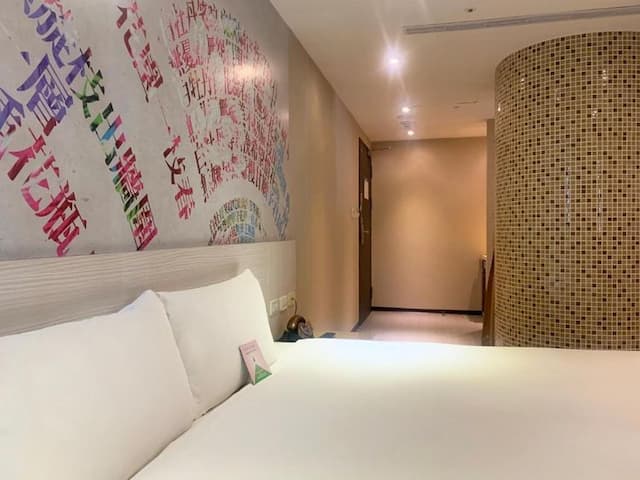 Wholesome Hotel-Deluxe Double Room with Window and Bathtub-5