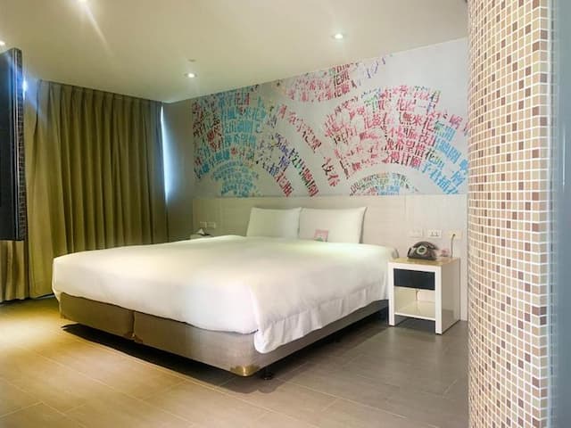 Wholesome Hotel-Deluxe Double Room with Window and Bathtub-2