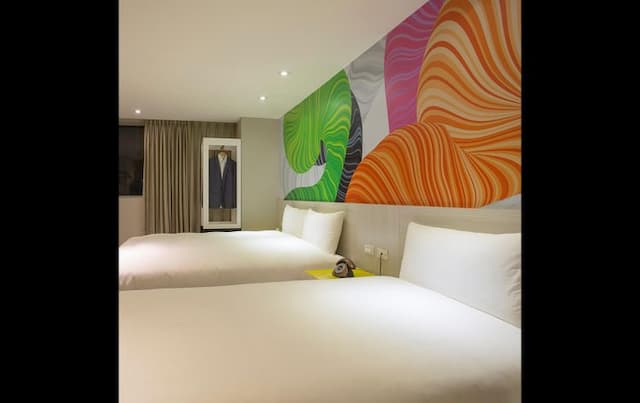 Wholesome Hotel-Superior Triple Room with Window and Bathtub-4