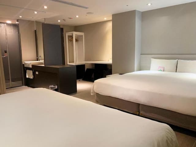 Wholesome Hotel-Superior Quadruple Room-5