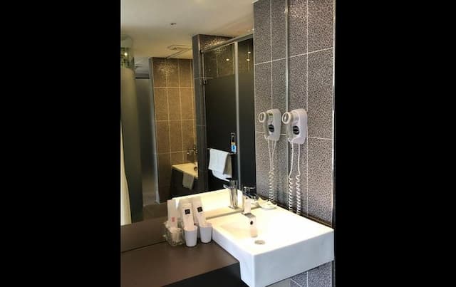 Wholesome Hotel-Superior Quadruple Room-8