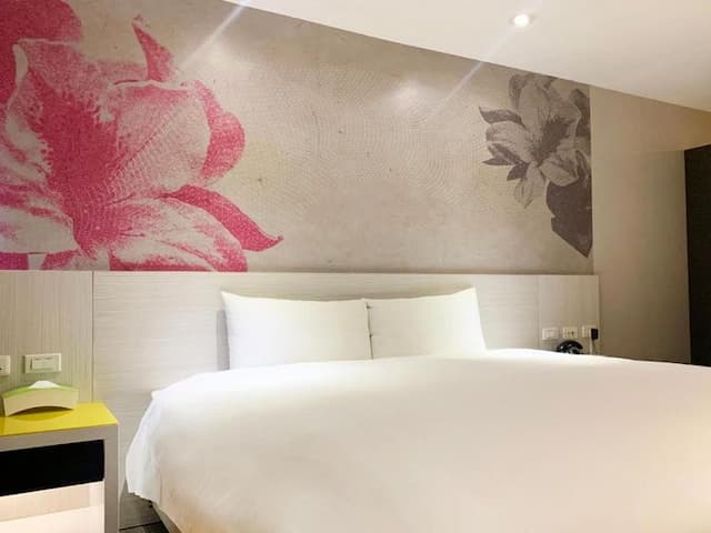 Wholesome Hotel-Superior Quadruple Room-1