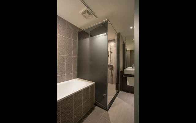 Wholesome Hotel-Standard Quadruple Room with Window-8