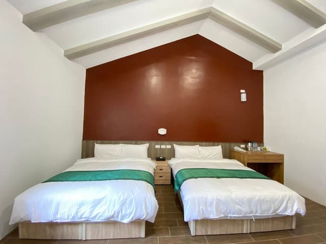 Rona Resort-Quadruple Room with View-4