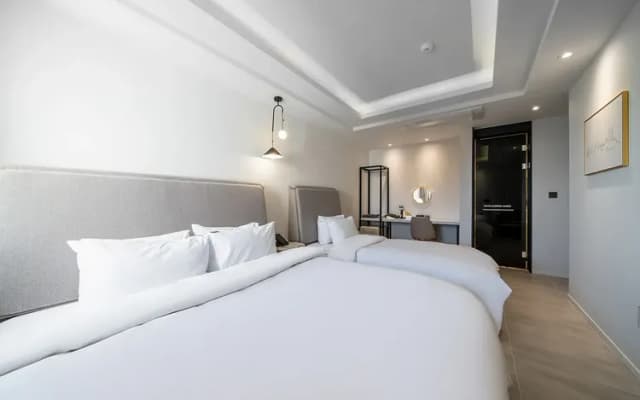 H Moment 飯店 松亭店-商務雙床房-6