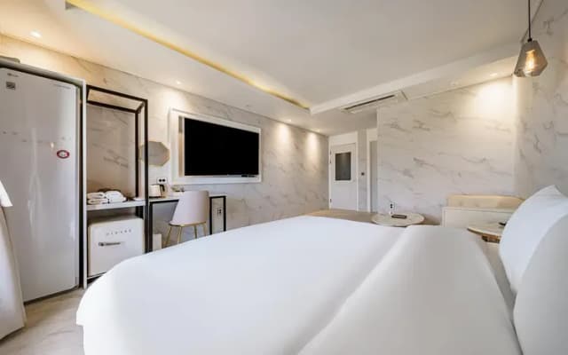 H Moment 飯店 松亭店-豪華雙人房-13