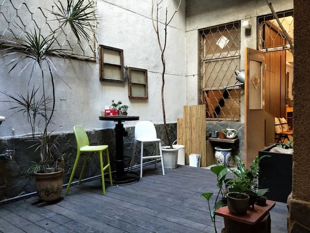 wabisabi-100years Chinese Qing Dynasty and Japan Mixed style Old Tainan Patio House-Couchette Room in Patio for travel alone-8