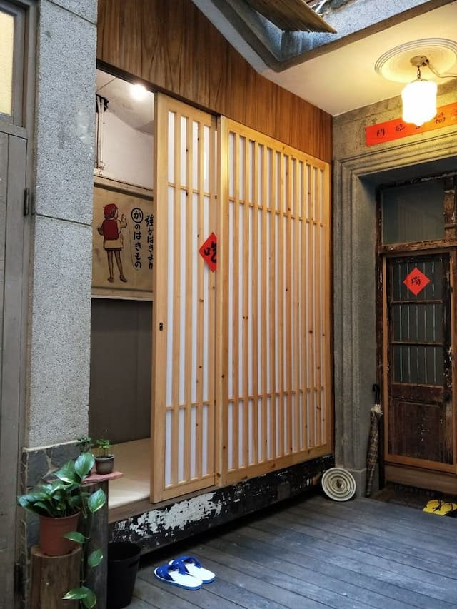 wabisabi-100years Chinese Qing Dynasty and Japan Mixed style Old Tainan Patio House-Couchette Room in Patio for travel alone-2