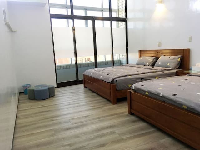 Reui Heng Guesthouse-Family Room with Window-6