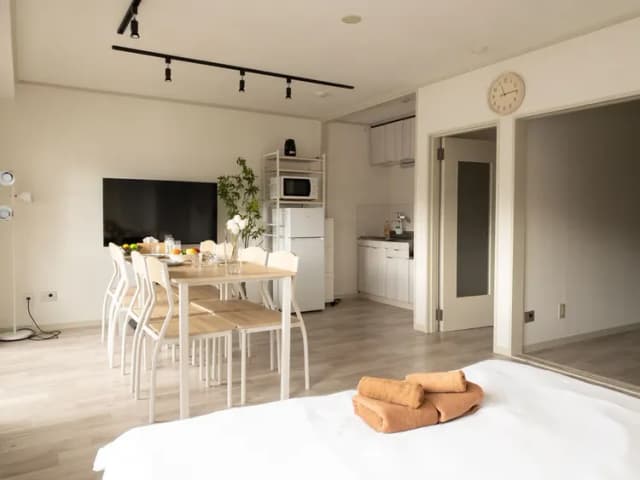 RISE HOTEL SHINJUKU-702－黄花客房｜4人入住｜大床（Queen Beds）｜｜40㎡-6