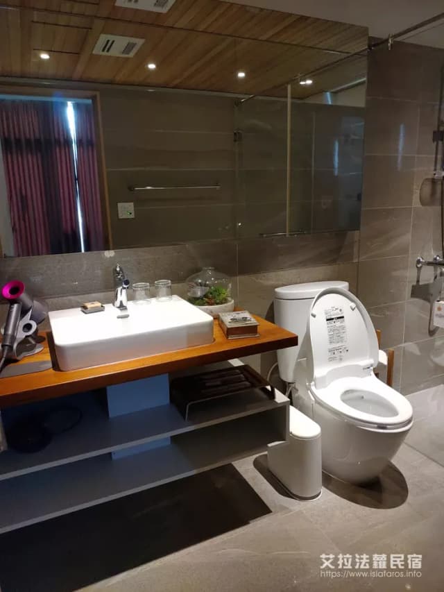 艾拉法蘿民宿-泳池雙人房-8