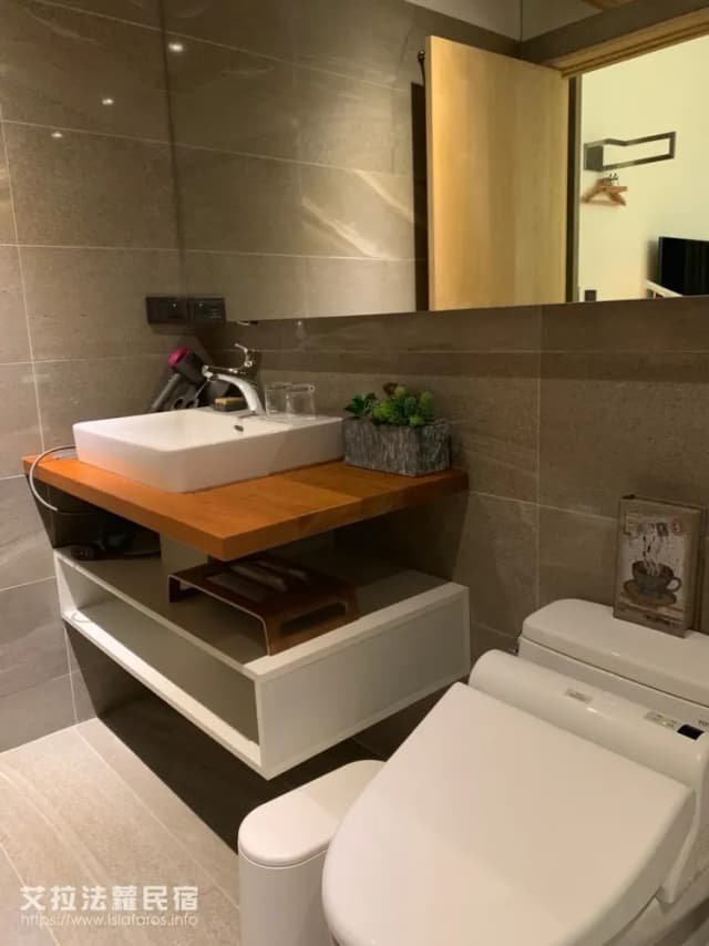 艾拉法蘿民宿-泳池雙人房-4