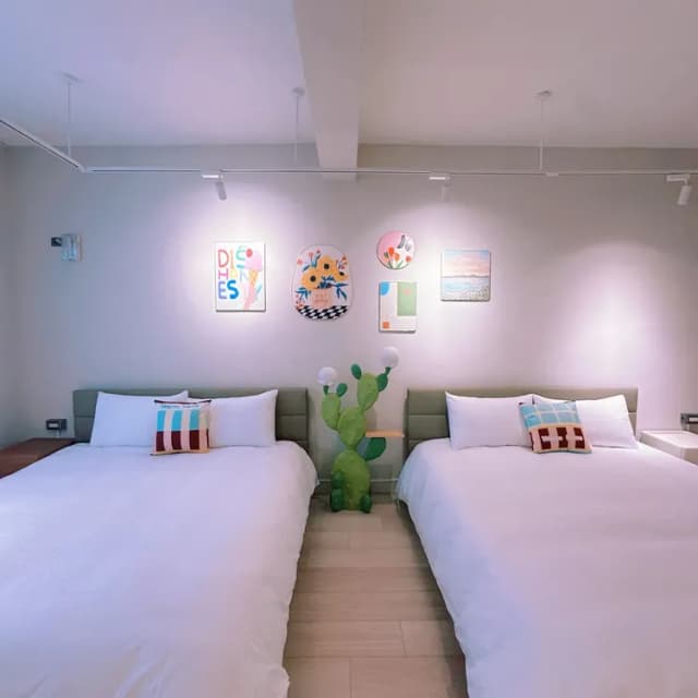 台南包棟酩宿｜6-12人包棟、調酒/電麻/KTV/酒吧風、近台南火車站-6-12人小資包棟｜絕美酒吧風｜影音歡唱｜電動麻將｜SWITCH機｜投鏢機-12