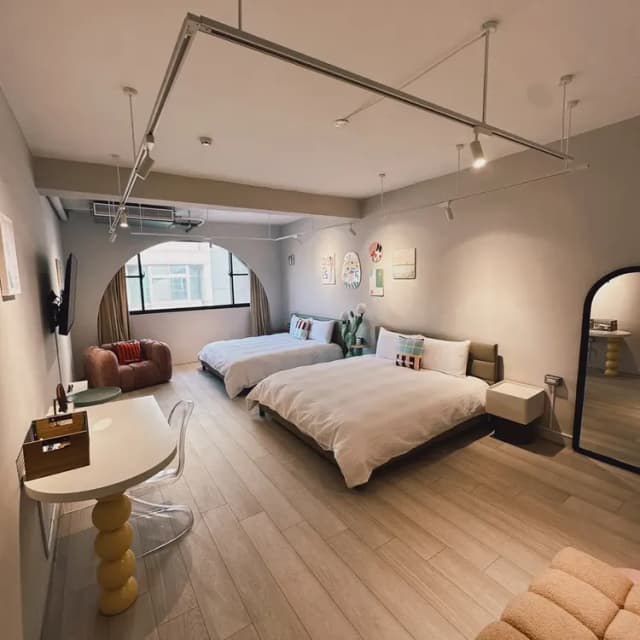 台南酩宿包棟民宿｜6-12人包棟、電麻/KTV/酒吧風、近台南火車站-6-12人小資包棟｜絕美酒吧風｜影音歡唱｜電動麻將｜SWITCH機｜投鏢機-11