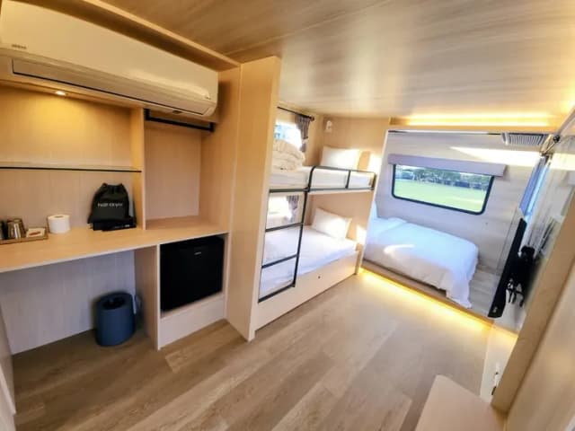 流星花園幸福樂活露營區｜全新上架！百萬夜景、三層樓高溜滑梯、親子友善步道-【懶人露營】星空露營車(一泊二食)-6