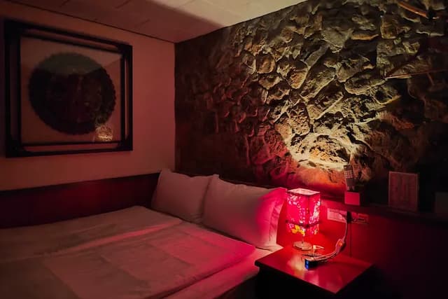 Qu Hi Home Stay-Feature Stone Room-8