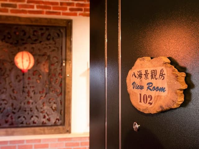 Qu Hi Home Stay-Exquisite View Room-1