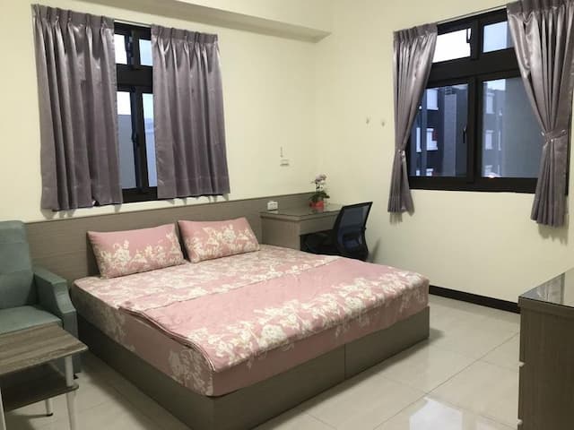 翡翠金鑽一館-加大雙人床套房-1